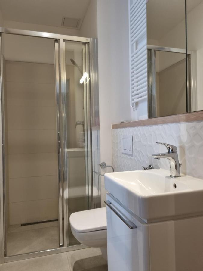 Aparthotel In Warsaw Very Close To The City Center, Free Underground Parking, Wifi, Air Conditioning, Balcony Exterior foto